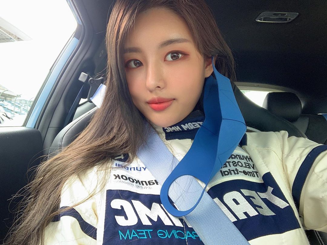 Tay đua là "nàng thơ" tạp chí đàn ông Hàn, quyến rũ nam giới nhanh như đam mê tốc độ - 2