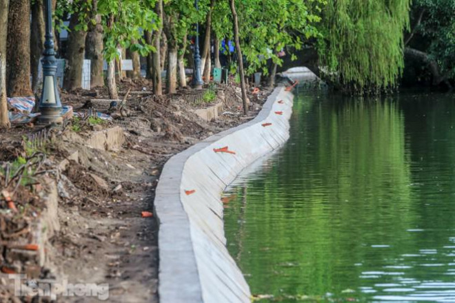 Cận cảnh vòng cung bờ kè khối bê tông 'khổng lồ' vừa kết nối ở Hồ Gươm - 3