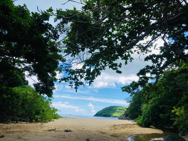 Bật mí về bãi biển Bí Mật, điểm checkin siêu chất, siêu ảo ở Côn Đảo không phải ai cũng biết - 3