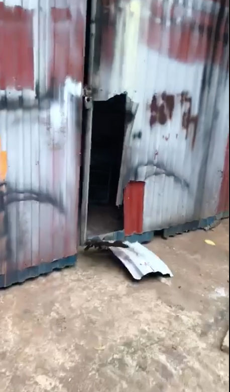 Nam sinh ngủ quên, CSGT và tình nguyện viên đến nhà phá cửa, đón đi thi - 2