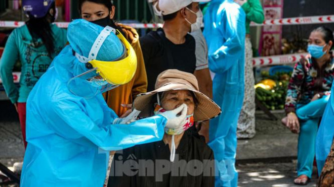 Đà Nẵng: Đổ quân ra chợ 'truy bắt' COVID-19 - 4