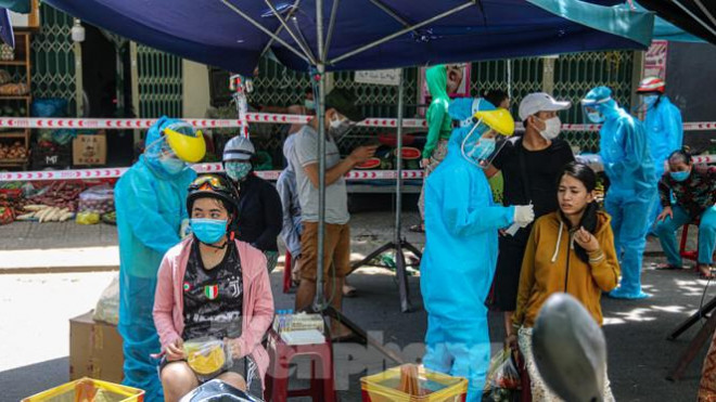 Đà Nẵng: Đổ quân ra chợ 'truy bắt' COVID-19 - 3