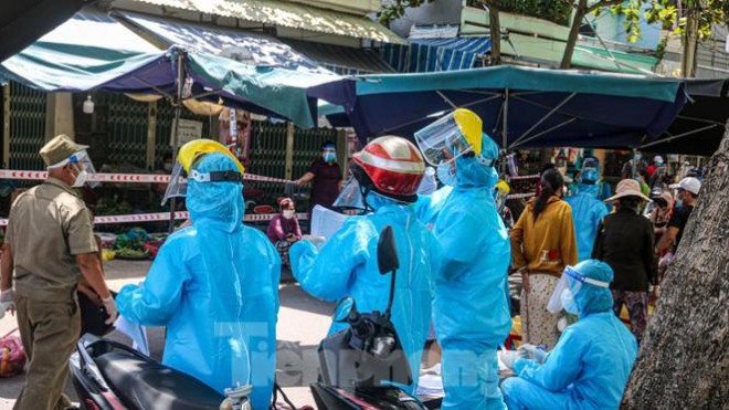 Đà Nẵng: Đổ quân ra chợ 'truy bắt' COVID-19 - 6