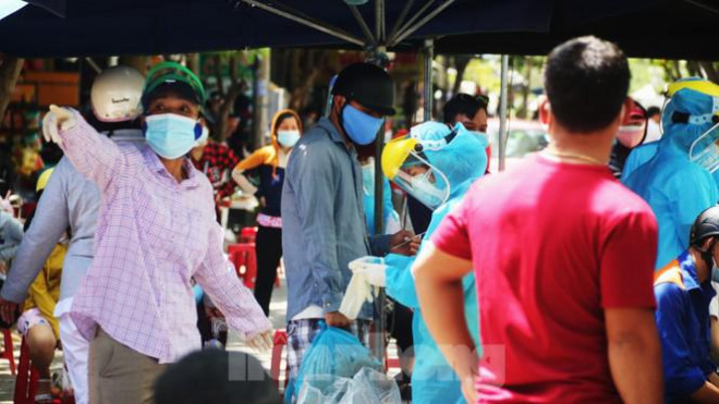 Đà Nẵng: Đổ quân ra chợ 'truy bắt' COVID-19 - 9