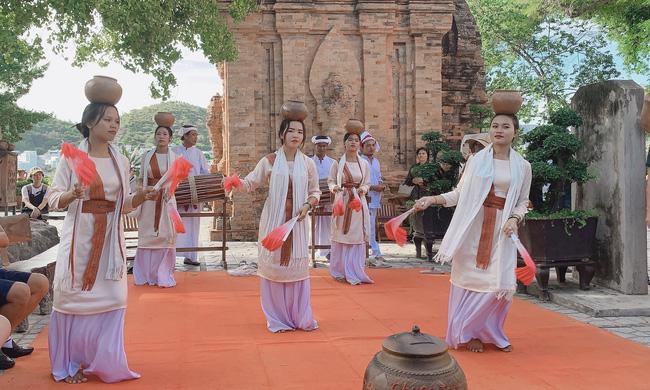 Vẻ đẹp cổ kính của tháp Bà Ponagar - 7