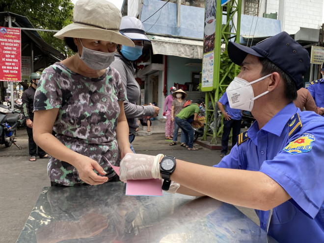Chùm ảnh: Ngày đầu Đà Nẵng thực hiện đi chợ bằng phiếu ngày chẵn lẻ - 2