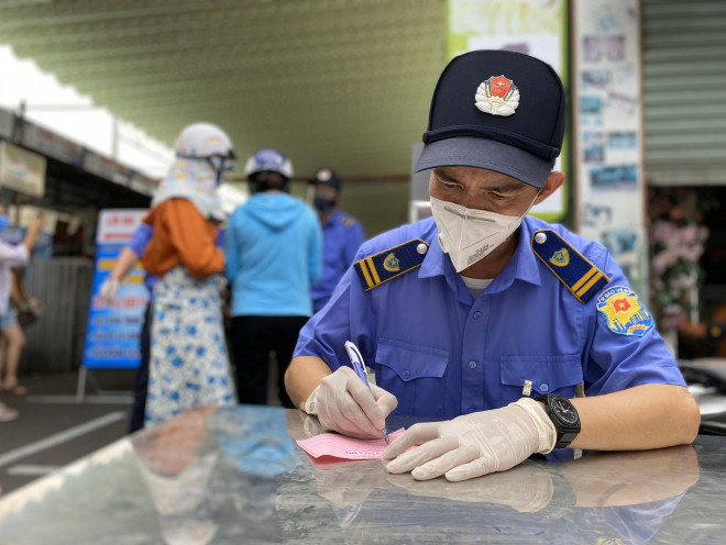 Chùm ảnh: Ngày đầu Đà Nẵng thực hiện đi chợ bằng phiếu ngày chẵn lẻ - 3