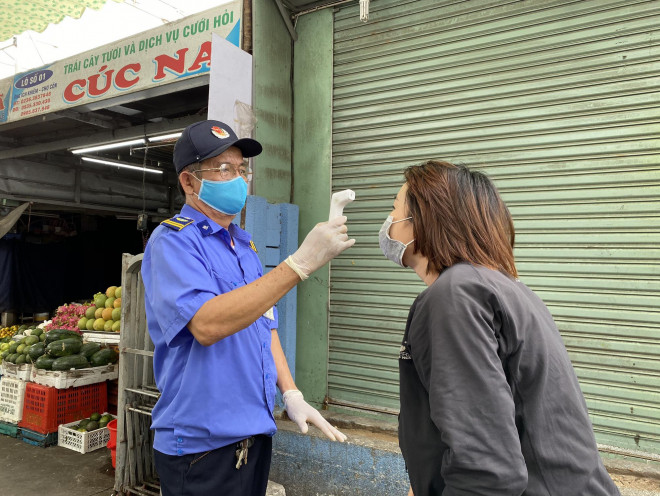 Chùm ảnh: Ngày đầu Đà Nẵng thực hiện đi chợ bằng phiếu ngày chẵn lẻ - 5