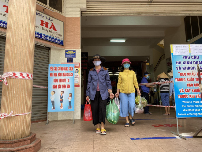 Chùm ảnh: Ngày đầu Đà Nẵng thực hiện đi chợ bằng phiếu ngày chẵn lẻ - 9