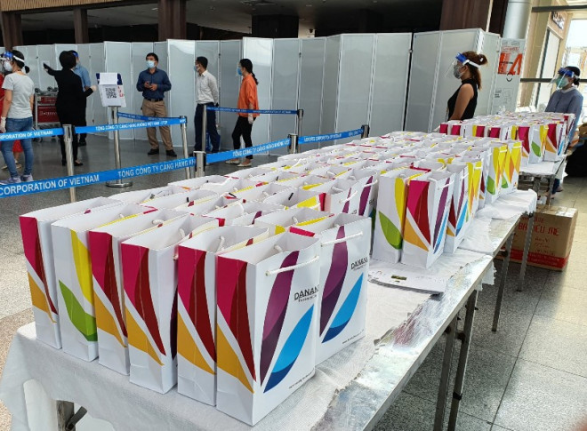 Du khách lên máy bay về quê: 'Đà Nẵng quá tuyệt vời' - 6