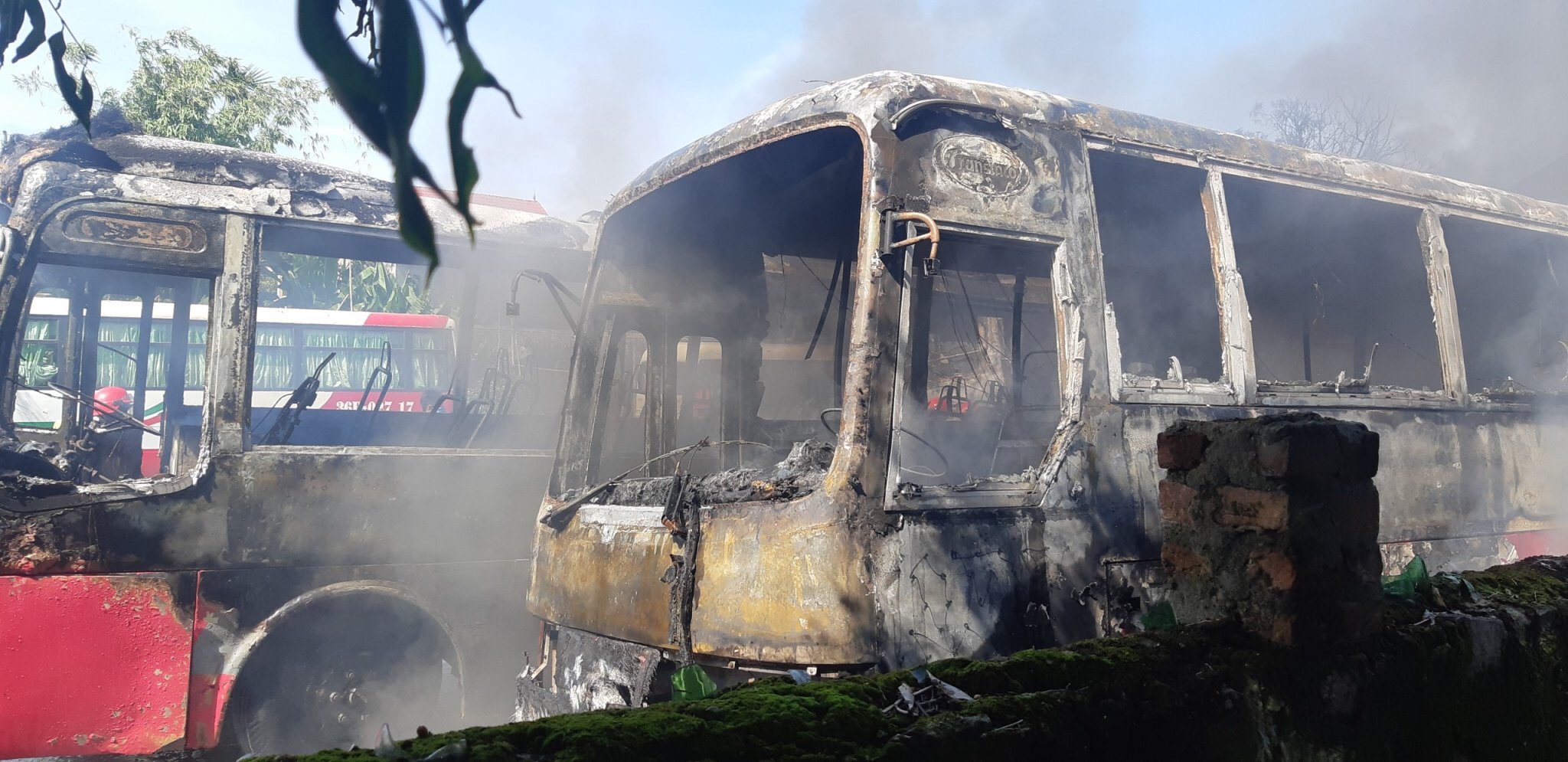 6 ô tô thành "đống phế liệu" trong chốc lát - 2