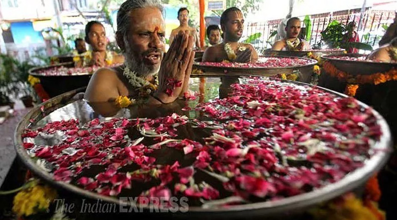 Những lễ hội, nghi lễ kỳ lạ ở Ấn Độ khiến du khách sốc nặng - 10