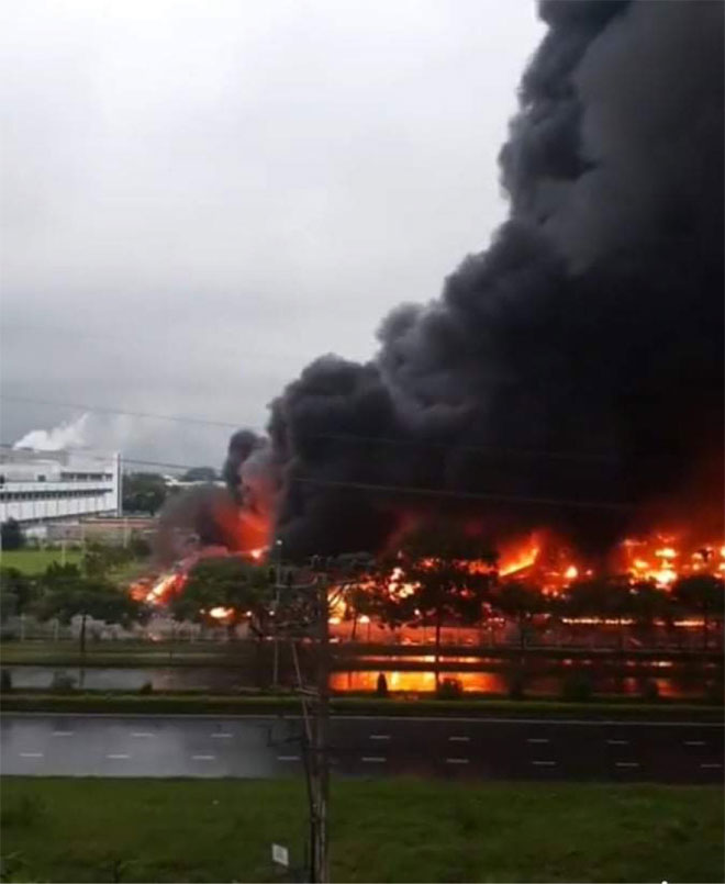 Cháy lớn tại khu công nghiệp Yên Phong, Bắc Ninh - 2