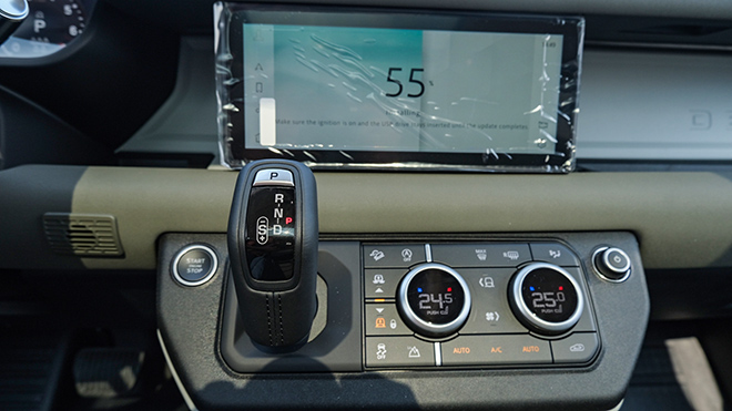 Land Rover Defender thế hệ mới chính thức cập cảng, chưa ra mắt đã cháy hàng tại Việt Nam - 11