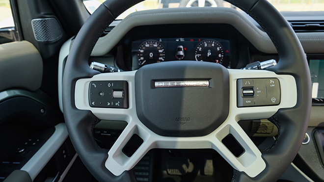 Land Rover Defender thế hệ mới chính thức cập cảng, chưa ra mắt đã cháy hàng tại Việt Nam - 9