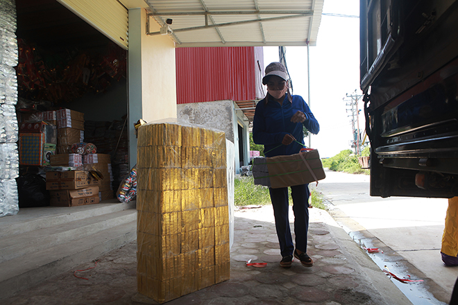 “Vàng thỏi” ế ẩm, chất đầy kho vì dịch COVID-19 - 9