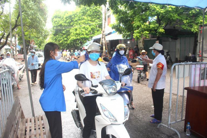 Hình ảnh khác lạ tại TP. Hải Dương trong ngày đầu cách ly toàn xã hội - 2