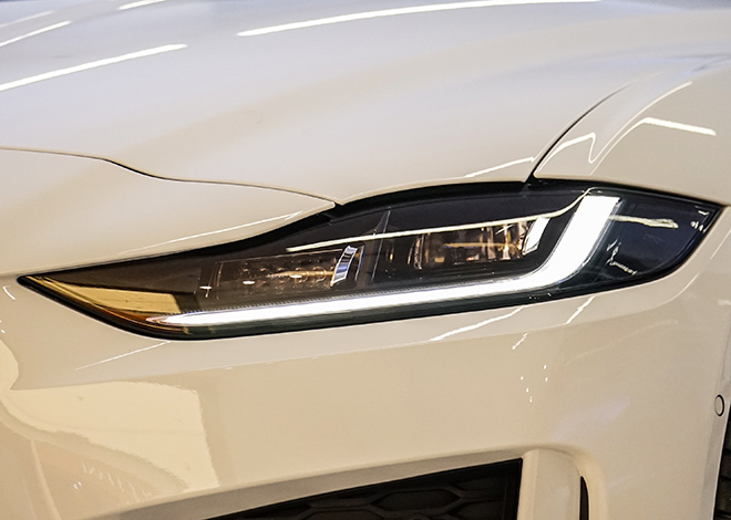 Cận cảnh mẫu xe thể thao Jaguar XE mới nhất tại Việt Nam, giá bán hơn 2,7 tỷ đồng - 6