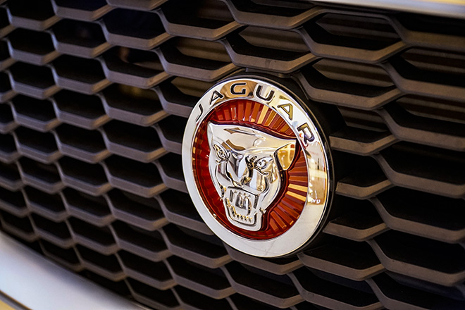 Cận cảnh mẫu xe thể thao Jaguar XE mới nhất tại Việt Nam, giá bán hơn 2,7 tỷ đồng - 4