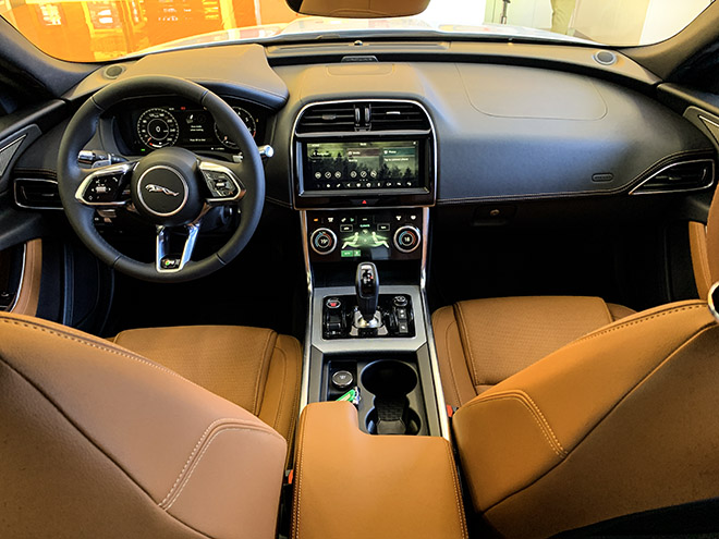 Cận cảnh mẫu xe thể thao Jaguar XE mới nhất tại Việt Nam, giá bán hơn 2,7 tỷ đồng - 14