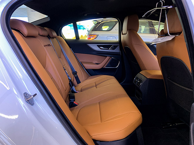 Cận cảnh mẫu xe thể thao Jaguar XE mới nhất tại Việt Nam, giá bán hơn 2,7 tỷ đồng - 15