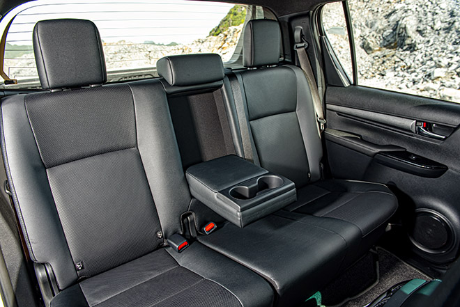 Toyota Hilux 2020 ra mắt tại Việt Nam, giá 921 triệu đồng - 13