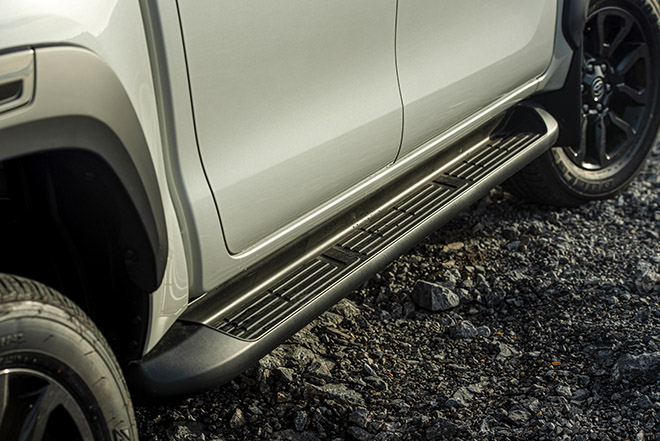 Toyota Hilux 2020 ra mắt tại Việt Nam, giá 921 triệu đồng - 8