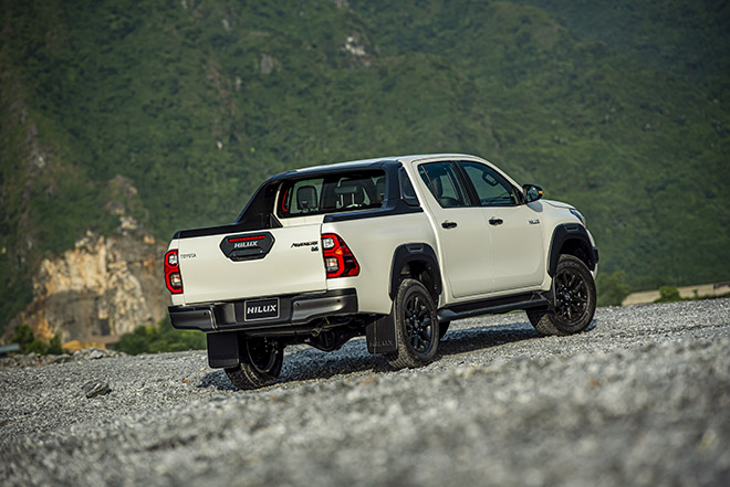 Toyota Hilux 2020 ra mắt tại Việt Nam, giá 921 triệu đồng - 4