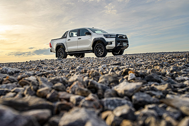 Toyota Hilux 2020 ra mắt tại Việt Nam, giá 921 triệu đồng - 6