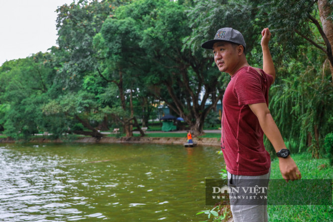 Hà Nội: Mặt nước hồ Bách Thảo bất ngờ chuyển màu vàng lạ mắt - 9