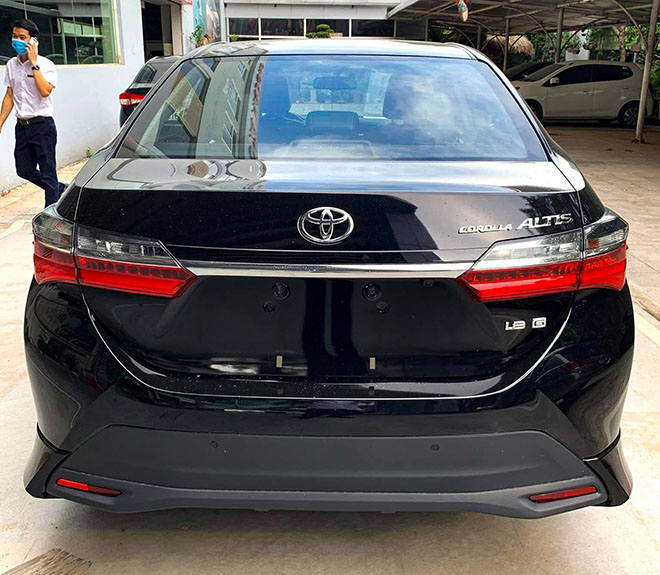 Cận cảnh Toyota Corolla Altis thế hệ mới tại Việt Nam - 2