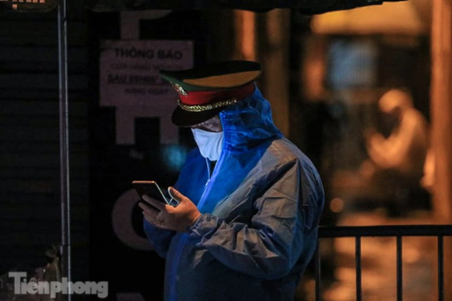 Phong tỏa ngõ trên phố Trương Định có người nghi mắc COVID-19 trong đêm - 4