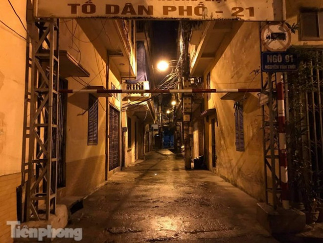 Phong tỏa ngõ trên phố Trương Định có người nghi mắc COVID-19 trong đêm - 8