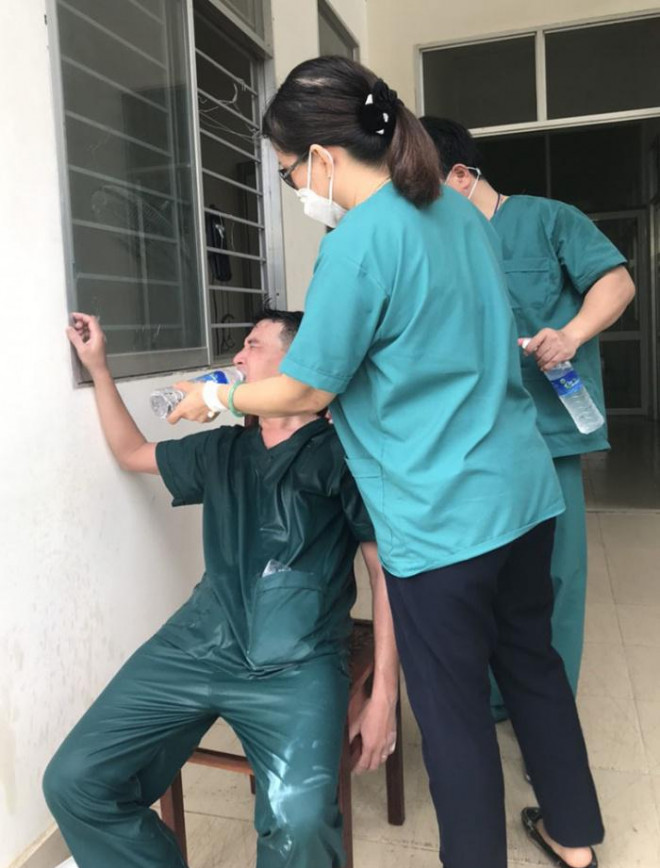 Chuyện chưa kể về những “mũi tên trắng” xuyên tâm dịch - 2