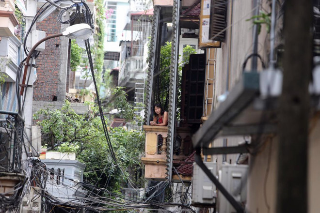 Hà Nội lập chốt phong tỏa khu phố có ca mắc COVID-19 mới - 8