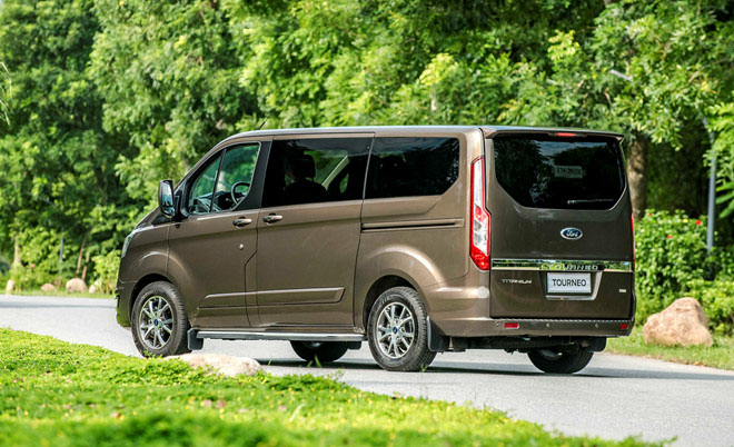 Giá lăn bánh xe MPV Ford Tourneo mới nhất tháng 8/2020 - 7