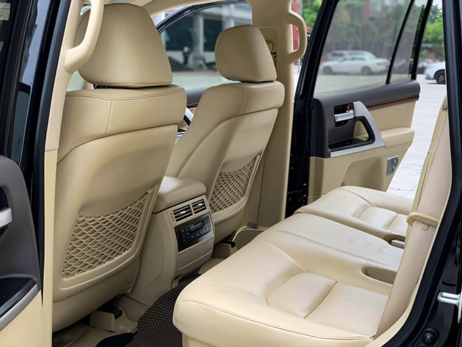 Xe SUV cỡ lớn Toyota Land Cruiser đời 2015, chạy chán bán vẫn lời - 10