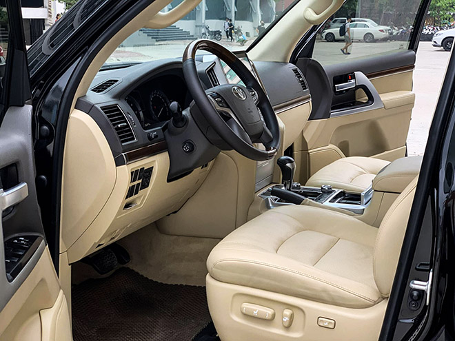 Xe SUV cỡ lớn Toyota Land Cruiser đời 2015, chạy chán bán vẫn lời - 9