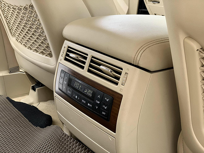 Xe SUV cỡ lớn Toyota Land Cruiser đời 2015, chạy chán bán vẫn lời - 11