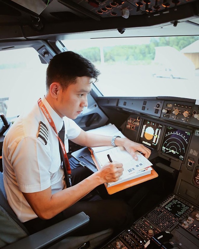 Cơ trưởng trẻ nhất Việt Nam bật mí về con đường trở thành phi công như thế nào - 4