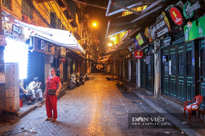 Hà Nội: Công an tuần tra, hàng quán đồng loạt thực hiện giãn cách từ 0h ngày 19/8 - 9