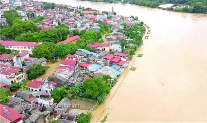 Nước lũ dâng cao, đường phố Yên Bái biến thành sông - 2