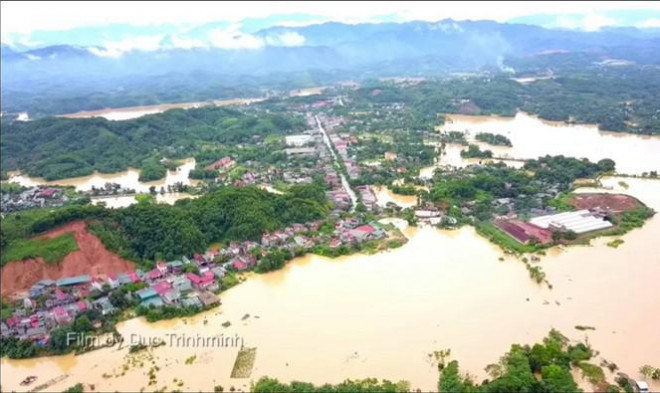 Nước lũ dâng cao, đường phố Yên Bái biến thành sông - 3