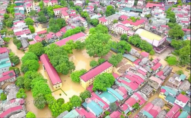 Nước lũ dâng cao, đường phố Yên Bái biến thành sông - 4