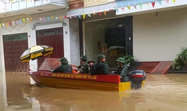 Nước lũ dâng cao, đường phố Yên Bái biến thành sông - 6