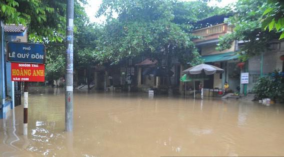 Nước lũ dâng cao, đường phố Yên Bái biến thành sông - 8