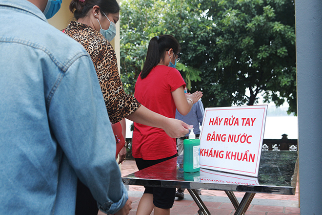 Hình ảnh khác lạ tại các hàng quán Hà Nội sau lệnh giãn cách chỗ ngồi - 9