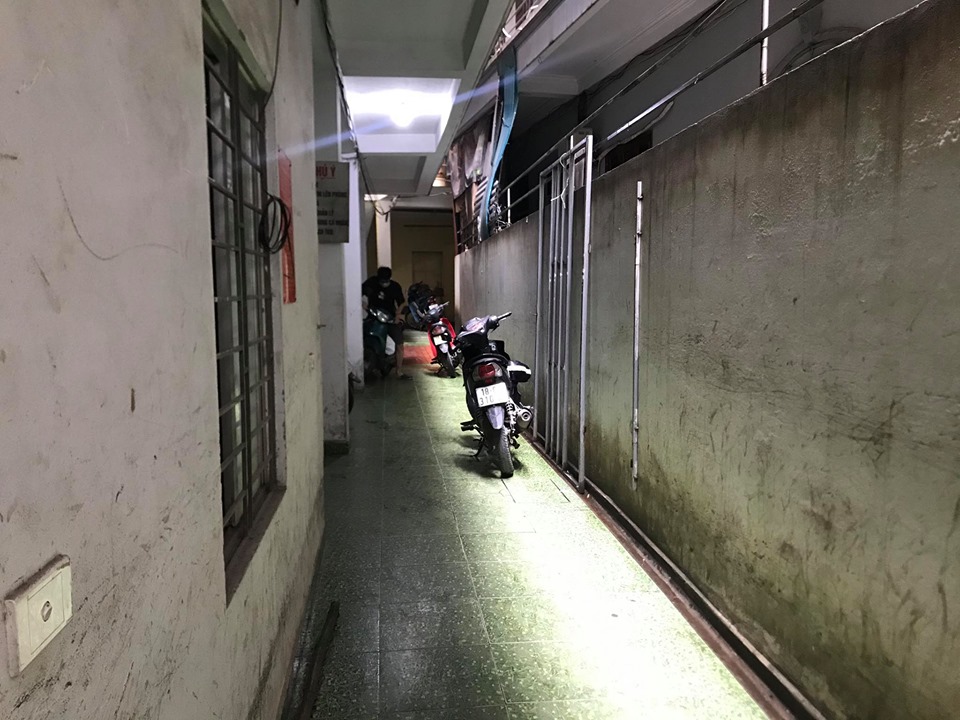 Nữ sinh kể lại giây phút phát hiện bé sơ sinh bị bỏ rơi trong khe tường giữa 2 nhà - 3