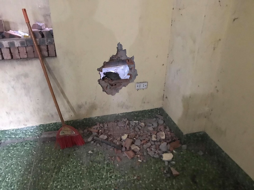 Nữ sinh kể lại giây phút phát hiện bé sơ sinh bị bỏ rơi trong khe tường giữa 2 nhà - 4