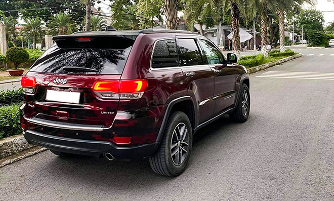 Xe SUV Jeep Cherokee đời 2017 chạy lướt rao bán hơn 2,6 tỷ đồng - 5